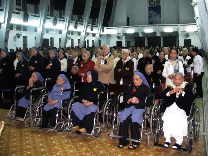 Thua Thien Hue province: Phu Cam parish extends new year greetings to the elderly